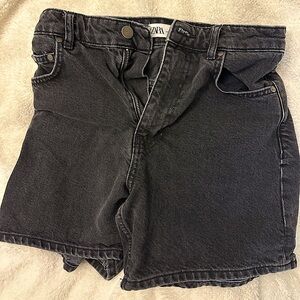 ZARA mid thigh black denim jean shorts